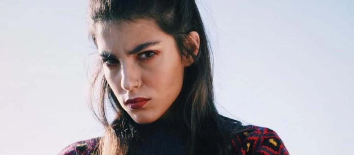 Απάντηση Άρη Καβατζίκη σε Άννα Μαρία Βέλλη: «Δε βγήκα πάνω σε τραπέζια να κάνω τη γατούλα» (βίντεο)